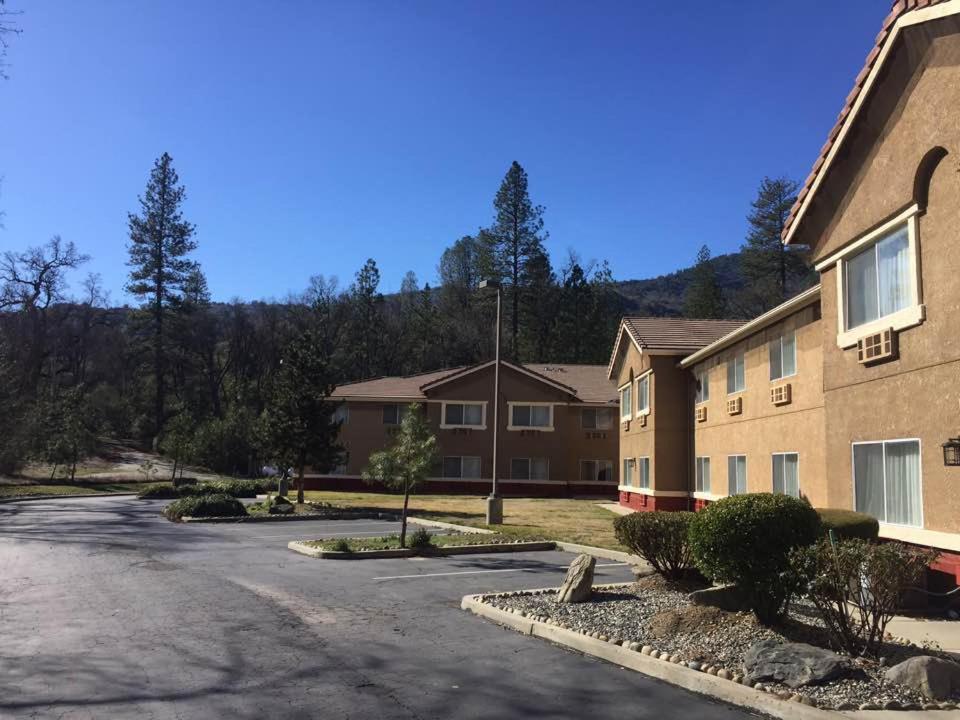 Vista Yosemite Inn Oakhurst Exterior foto